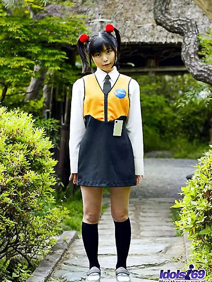 Asian college girl Kuramoto Anna is flashing the nude up skirt a