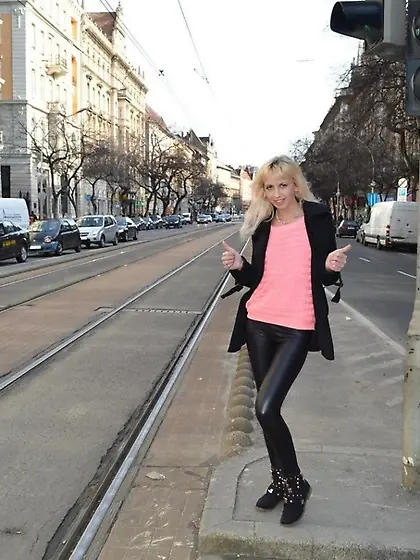 28 yo Blonde Alexa Blonde