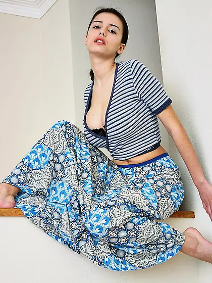 Adorable brunette gal Felicity Fey takes off her clothes and sho