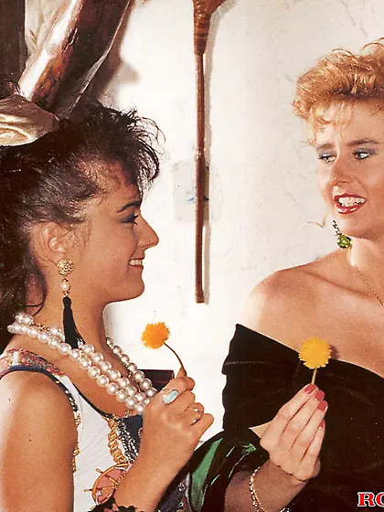 Sexy retro girl loves