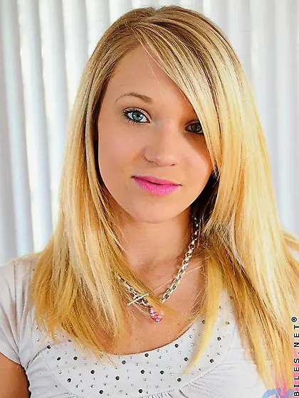 Blonde Teagen Summers