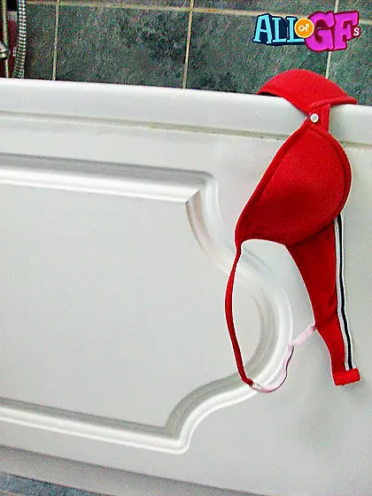 Nude girlfriend shower session