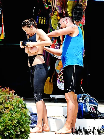 Lisa Snowdon Topless Photos