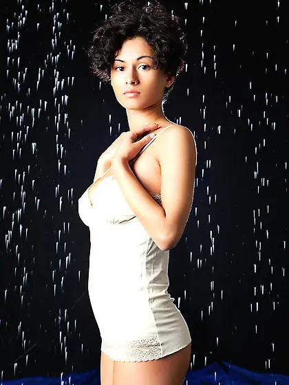 Magnificent babe Pammie Lee poses and gets wet,  showing off her