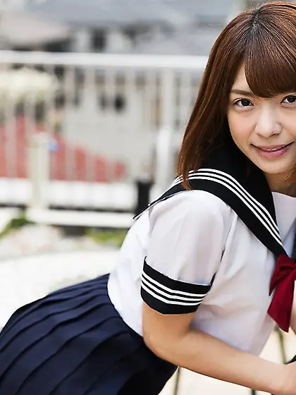 Cute japanese schoolgirl upskirt