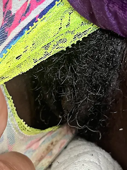 Hairy NYC black pussy. Comment her name