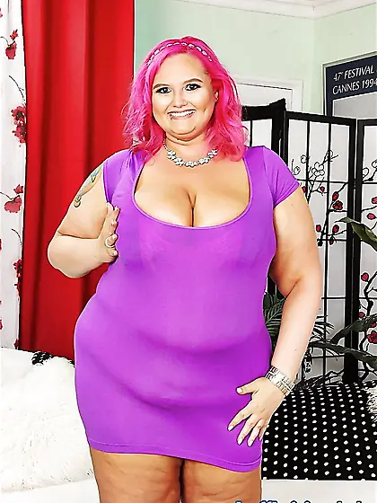 Big and bulky BBW Sara Star