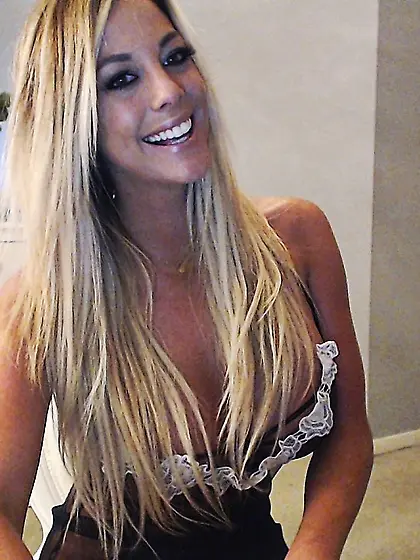 Lecherous goldilocks in sheer nightie Xo Gisele is demonstrating