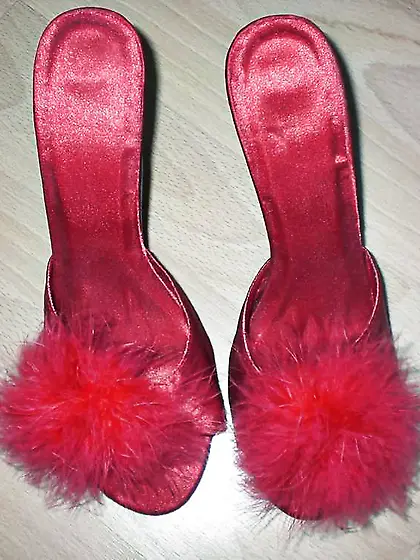 Super-Hot feather mules