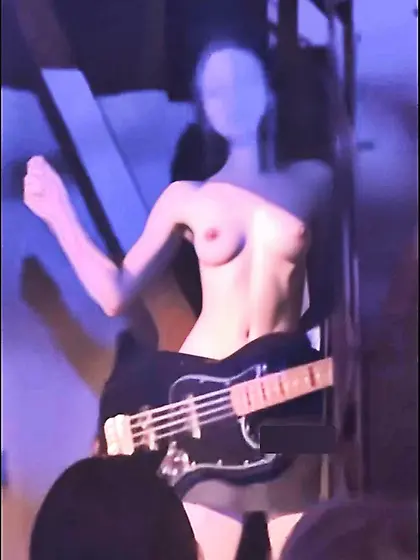 Friends I wanna see naked