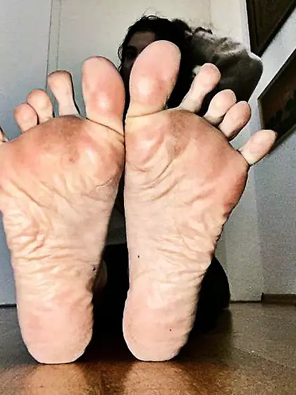 Mommy Vlogger's Dirty Smelly Soles