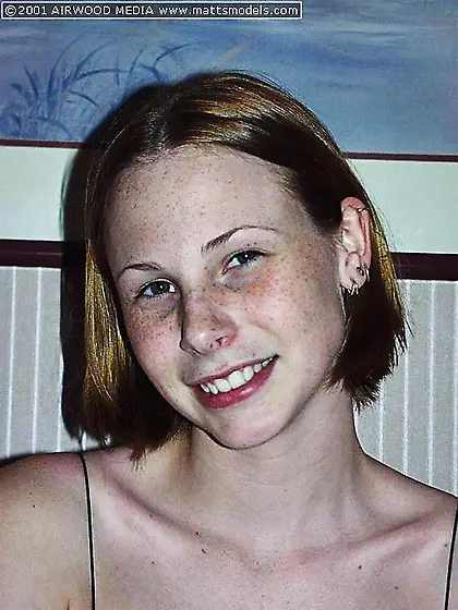 Amateur kitty Vanessa Mackenzie with cute face shows her tits an