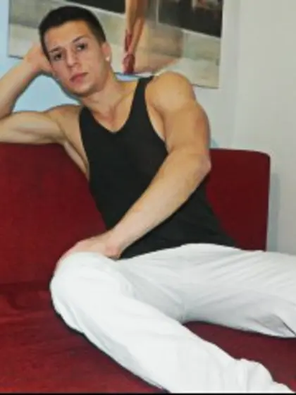 21 yo brunette Giulio.