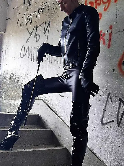 Domina Milli waithing ponyboy slave!!!