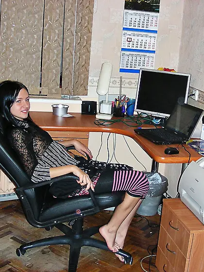 Young brunette woman takes dick in mouth and randy hole between