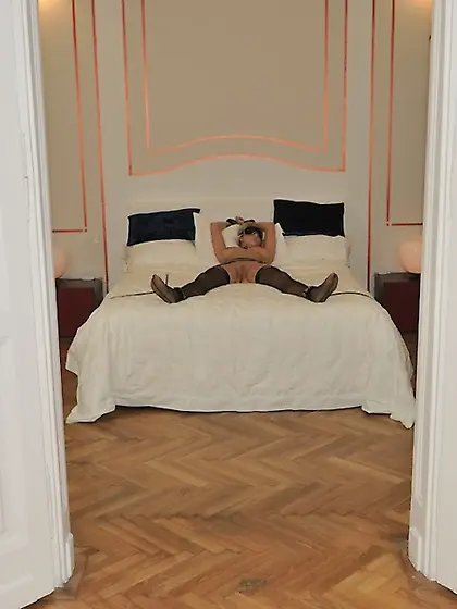 Blindfolded babe black nylons