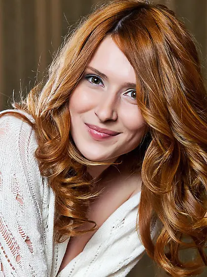 The redhead girl Dariya A looks playful when spreading the legs