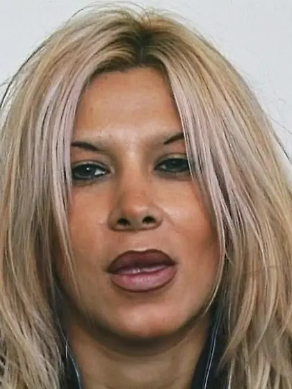 Hot MILF serves up ass in signature style 