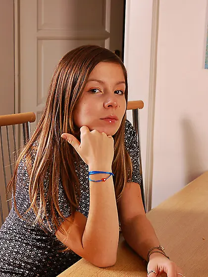 Hot teen princess Emily 18 pulls down her purple thongs and show