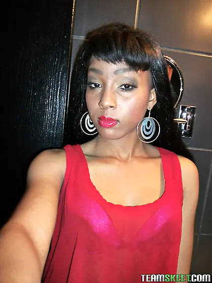 Teen takes the sexiest pics of her trimmed twat in the bathroom