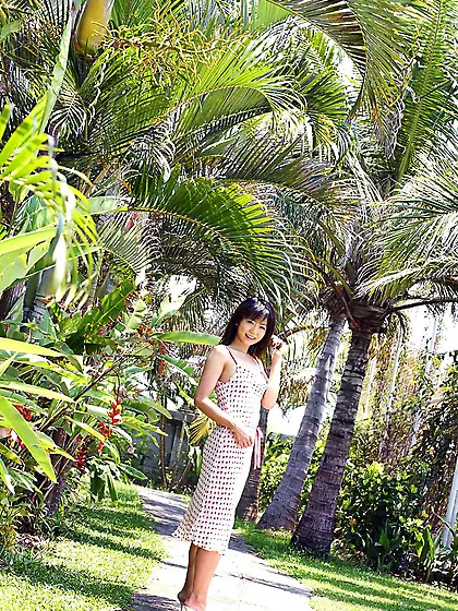 Get your chance to see the hairy pussy of Saki Ninomiya through