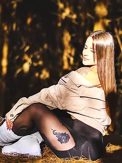 Mía Palacios Free Photos