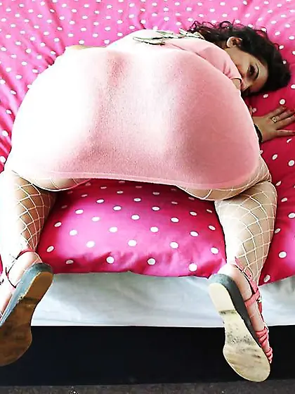 Fishnets ample butt rosy sundress butt g-string meaty culo taunt