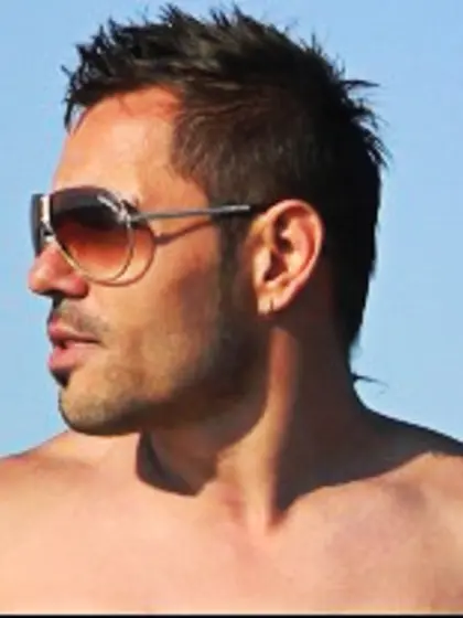 Brunette maxstefano perform close