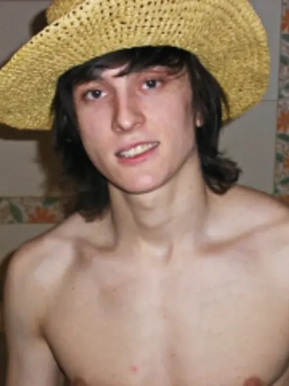 Brunette fabianx perform close