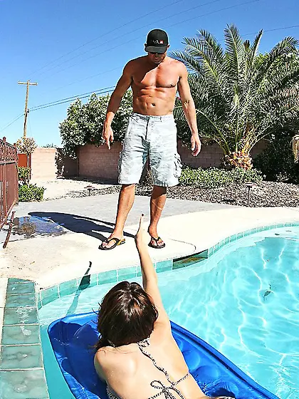 Kinzie Kenner getting a warm cum reward after well-done blowjob