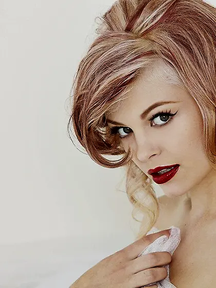 Glamour model Bree Daniels with nice make-up shows off her hairl