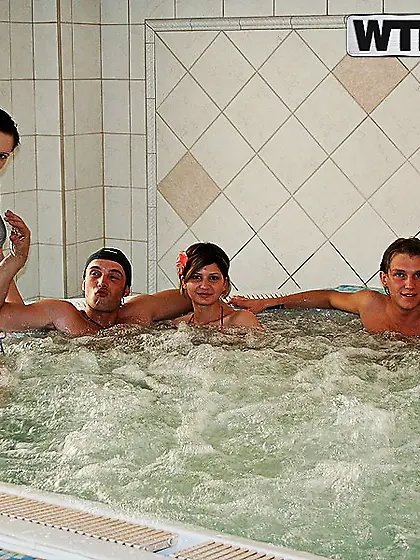 Aspen Richardsen and her friends are fucking in the spa