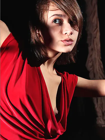 Naughty girl Lera MPL takes her provocative red dress as soon as