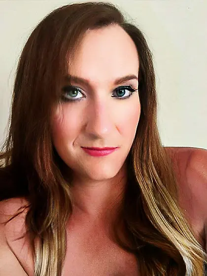 Chubby tranny slut rides the big ones