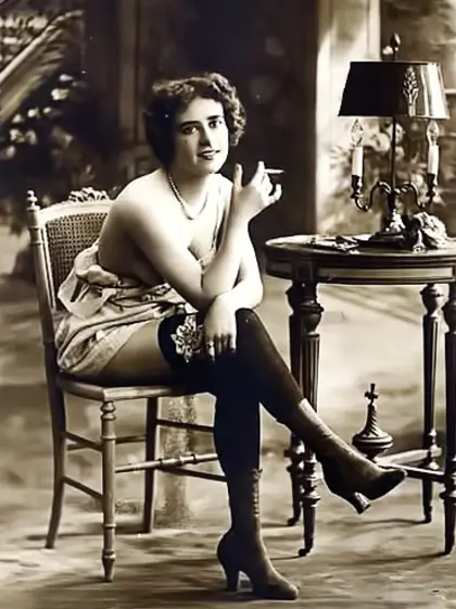 Chubby pornstar strikes regal