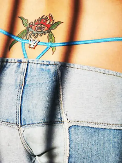 Gwen Diamond gets her shaved pussy filled with dick with her blu