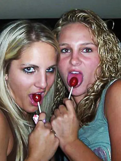 Hotties Heather & Lacey on GGW bus