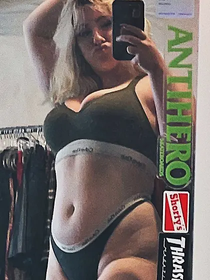 Thick PAWG slut Anna craves male attention