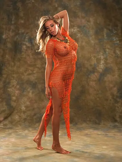 Luscious babe loves tease