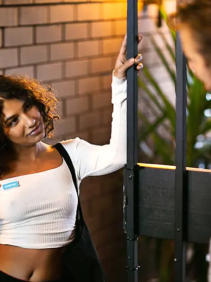 Masseuse with a nice body is going to fuck with pleasure