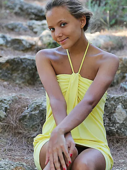 Blonde babes like Mango A love to be noticed all the time and to