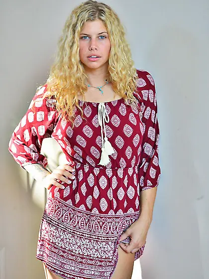 Do you like blonde babes? In that case,  here is one of the hotte