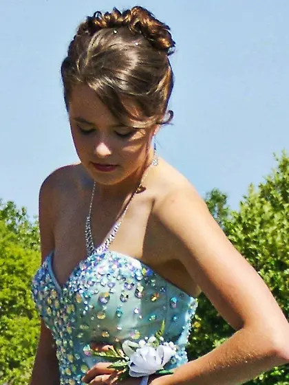 Hannah married young but has Daddy issues