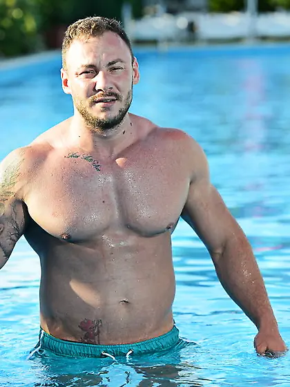 Man kanestud4u close fingering