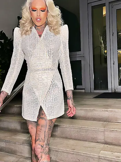 Jeffree Star tattooed makeup twink
