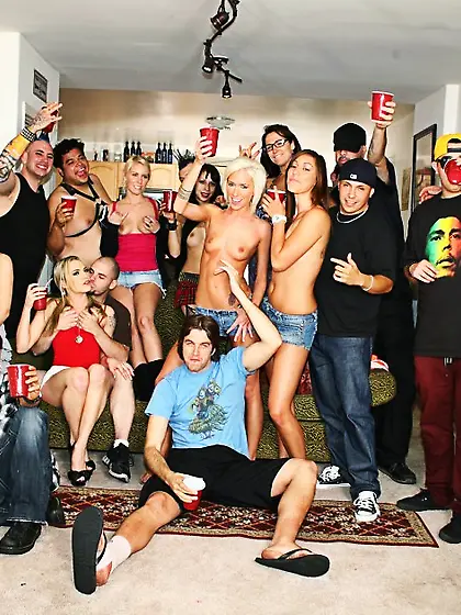 Amazing orgy with a bunch of cute babes sucking big cocks and ha