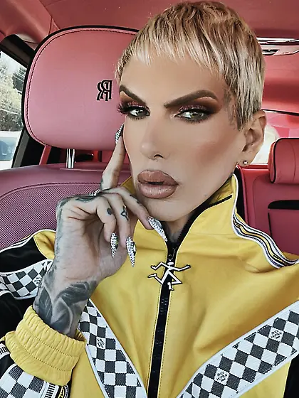 Jeffree Star tattooed makeup twink