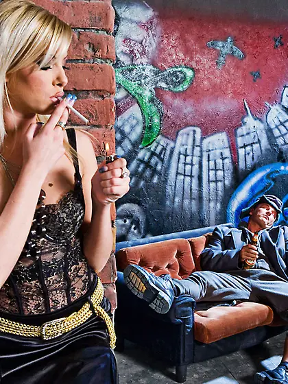 Steaming hot chick displays