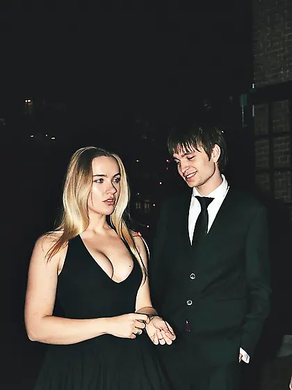 Sexy Juultje sharing her IQ