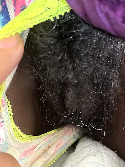 Hairy NYC black pussy. Comment her name
